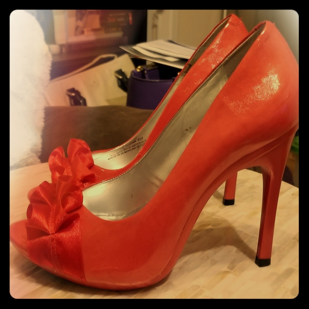 Carlos Santana Peep Toe Pumps